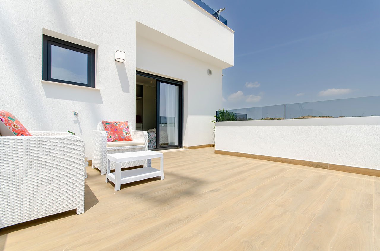 Maison jumelée avec 3 chambres, 2 salles de bains et piscine privée dans un complexe de golf