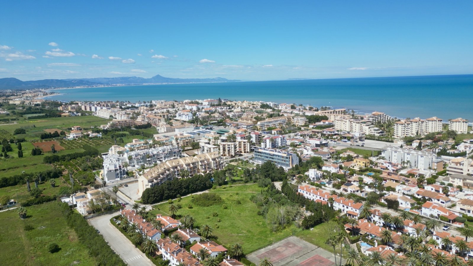 Maison mitoyenne très bien entretenue avec 3 chambres dans le complexe de vacances populaire El Palmar avec une grande piscine