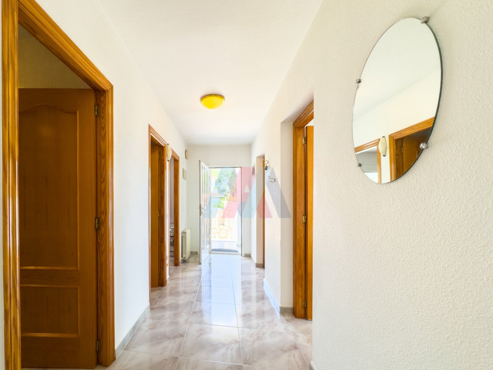 Villa de plain-pied comprenant 3 chambres, 1 salle de bains, un garage et une piscine privée à Barranco Hondo