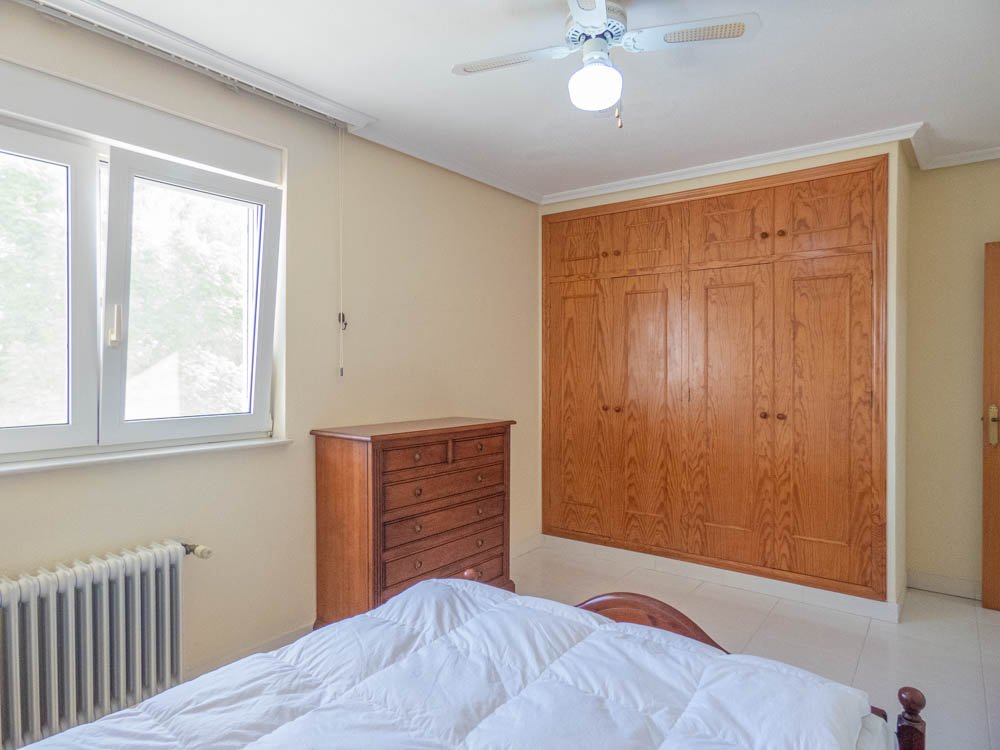 Magnifique villa de campagne rénovée avec 7 chambres, 7 salles de bains, climatisation, chauffage central, double garage et piscine privée chauffée