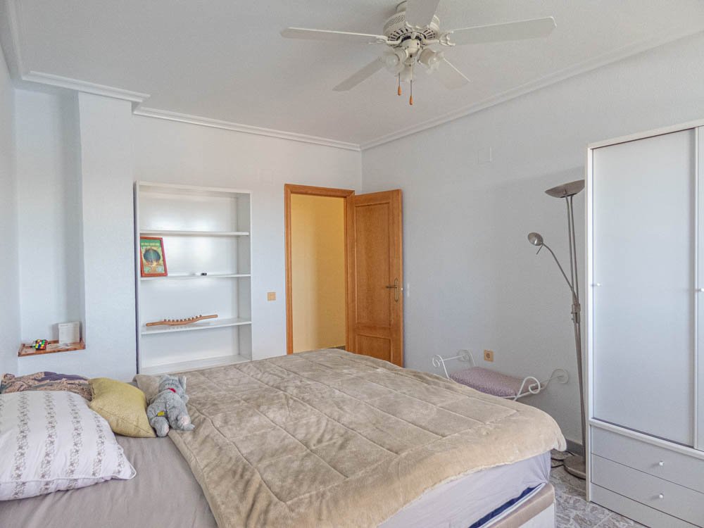 Magnifique villa de campagne rénovée avec 7 chambres, 7 salles de bains, climatisation, chauffage central, double garage et piscine privée chauffée