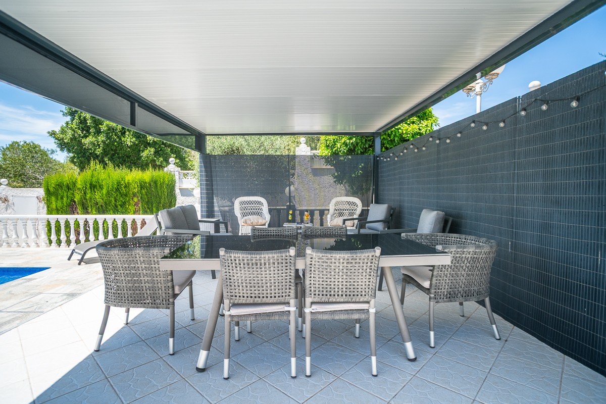 Villa andalouse exclusive avec piscine privée à La Marina - un luxe absolu sous le soleil espagnol