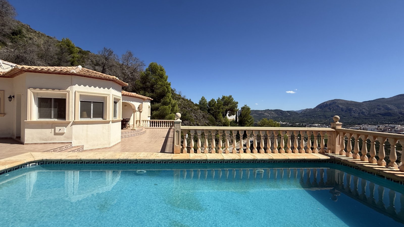 Villa 2 chambres avec piscine à Pego, emplacement calme et proche de la nature à Monte Mostalla