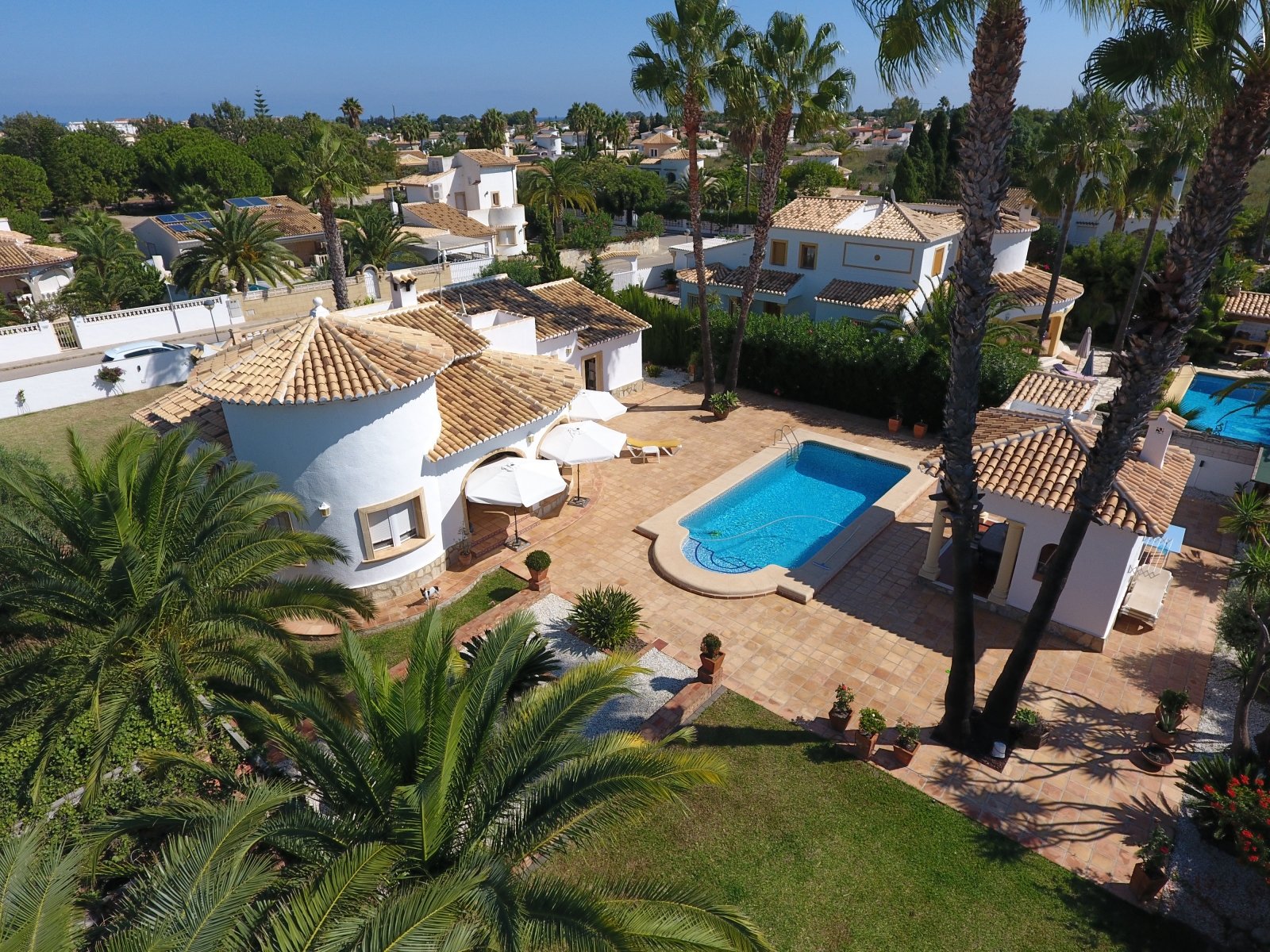 Villa de rêve unique près de Dénia, avec un grand terrain d’angle et à seulement quelques minutes à pied de la mer