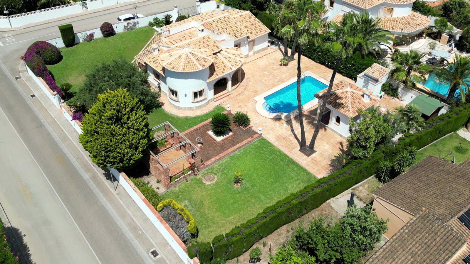 Villa de rêve unique près de Dénia, avec un grand terrain d’angle et à seulement quelques minutes à pied de la mer