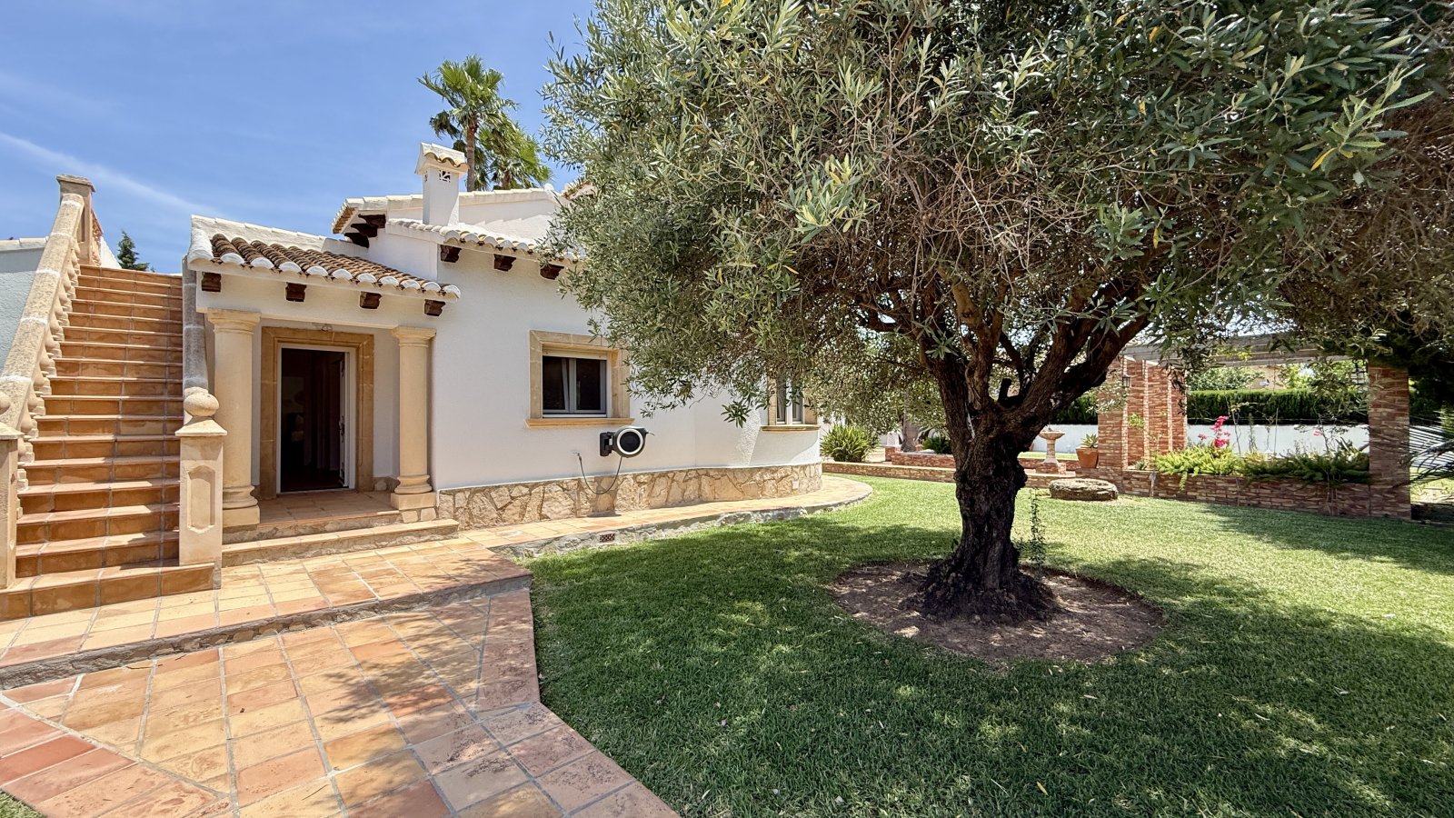Villa de rêve unique près de Dénia, avec un grand terrain d’angle et à seulement quelques minutes à pied de la mer