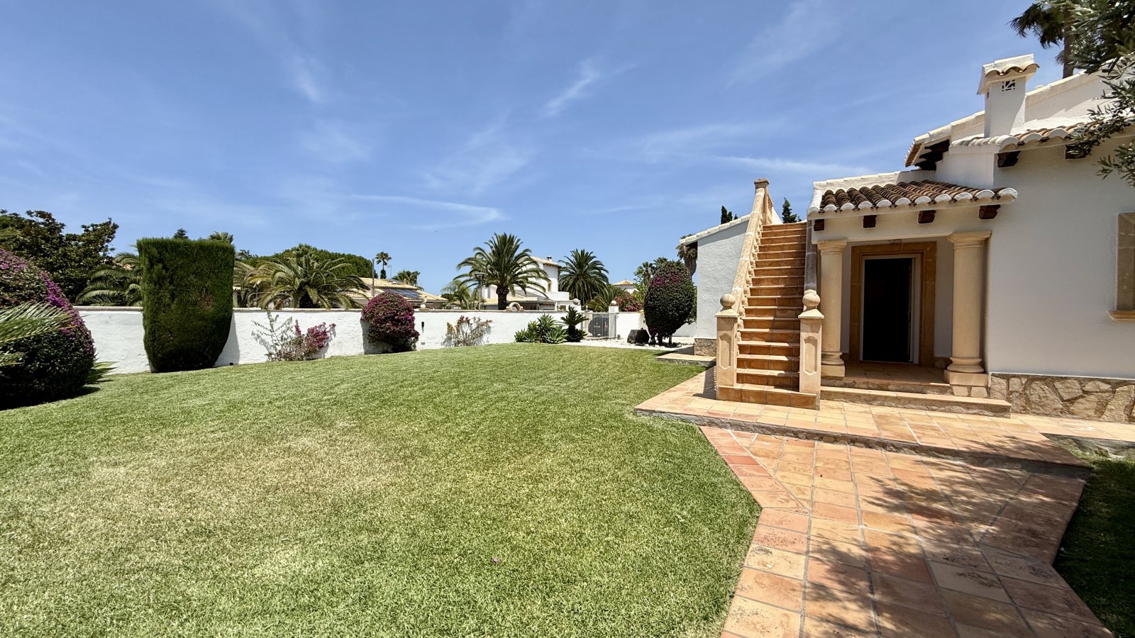 Villa de rêve unique près de Dénia, avec un grand terrain d’angle et à seulement quelques minutes à pied de la mer