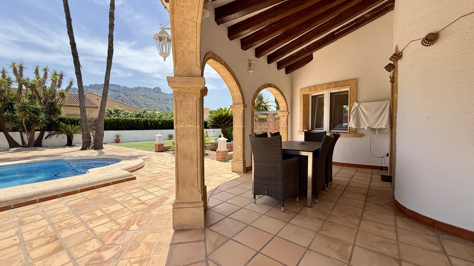 Villa de rêve unique près de Dénia, avec un grand terrain d’angle et à seulement quelques minutes à pied de la mer