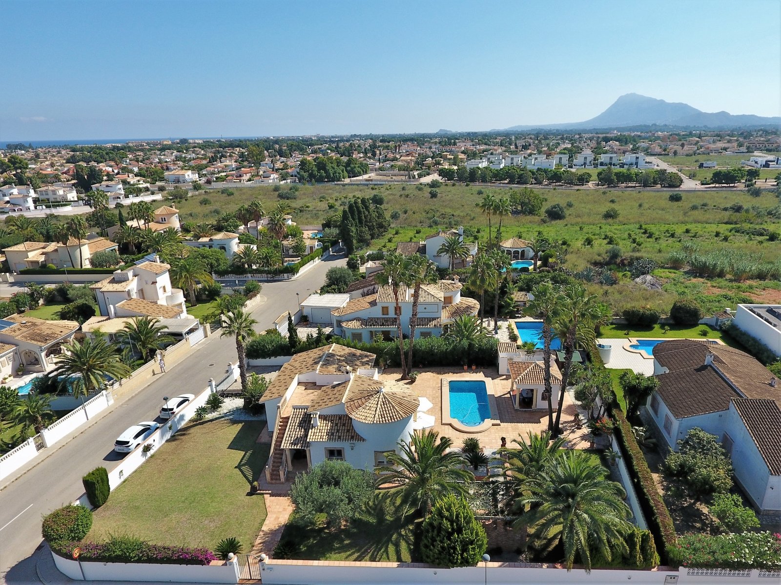 Villa de rêve unique près de Dénia, avec un grand terrain d’angle et à seulement quelques minutes à pied de la mer