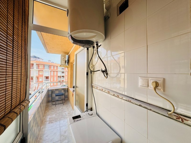 Appartement entièrement rénové, comprenant 2 chambres et 1 salle de bains, situé à seulement 100 m de la plage