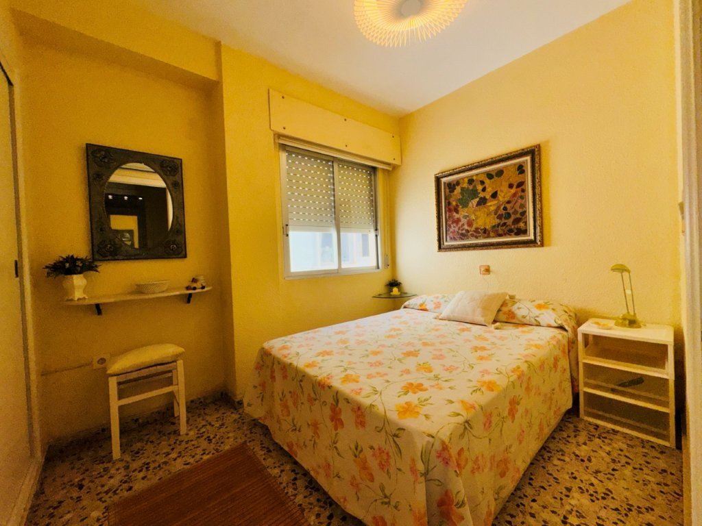Appartement comprenant 3 chambres, 2 salles de bains et une place de parking souterrain, situé directement sur la plage de La Mata