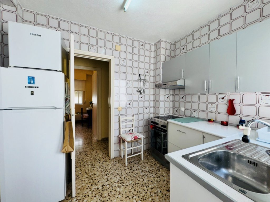 Appartement comprenant 3 chambres, 2 salles de bains et une place de parking souterrain, situé directement sur la plage de La Mata