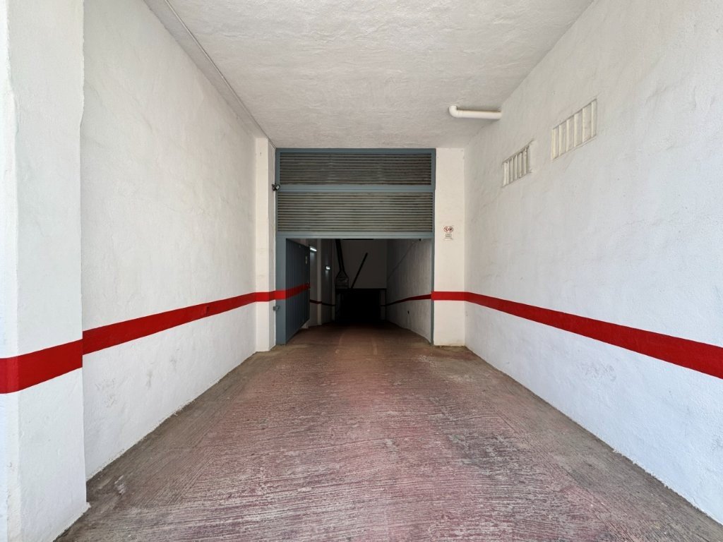Appartement comprenant 3 chambres, 2 salles de bains et une place de parking souterrain, situé directement sur la plage de La Mata