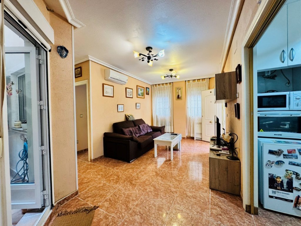 Appartement au rez-de-chaussée avec 2 chambres et 1 salle de bains, à seulement 200 m de la plage de La Mata