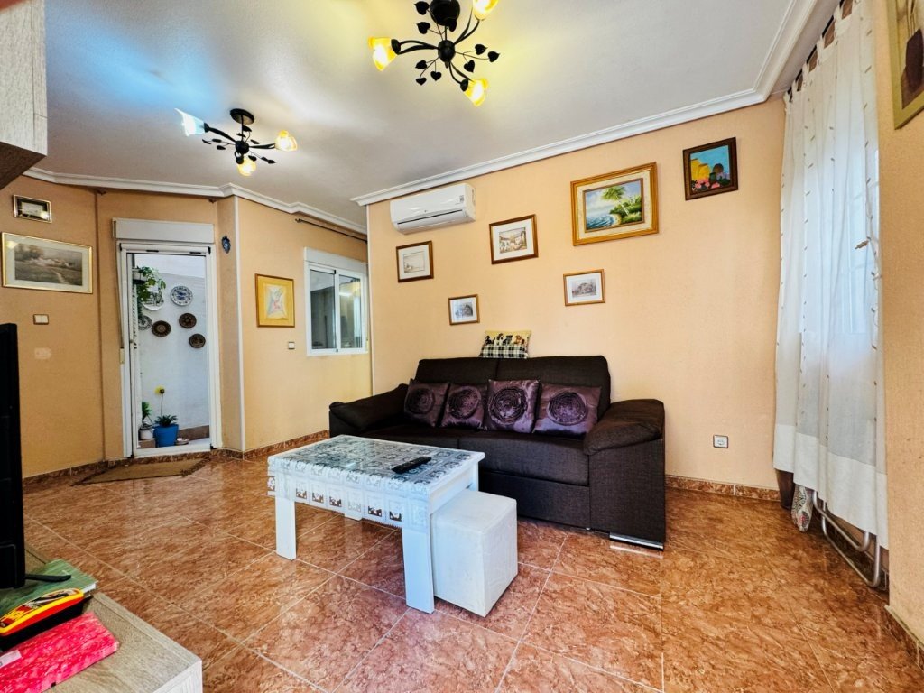Appartement au rez-de-chaussée avec 2 chambres et 1 salle de bains, à seulement 200 m de la plage de La Mata