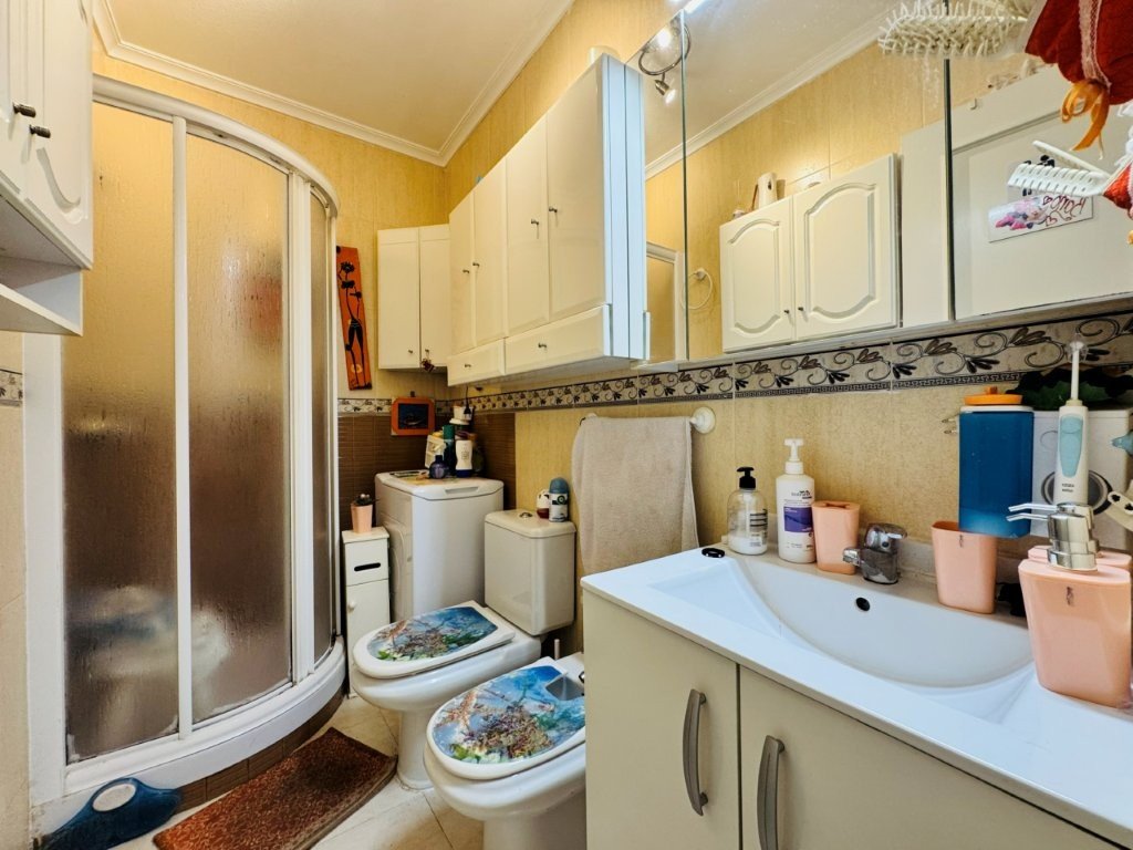 Appartement au rez-de-chaussée avec 2 chambres et 1 salle de bains, à seulement 200 m de la plage de La Mata