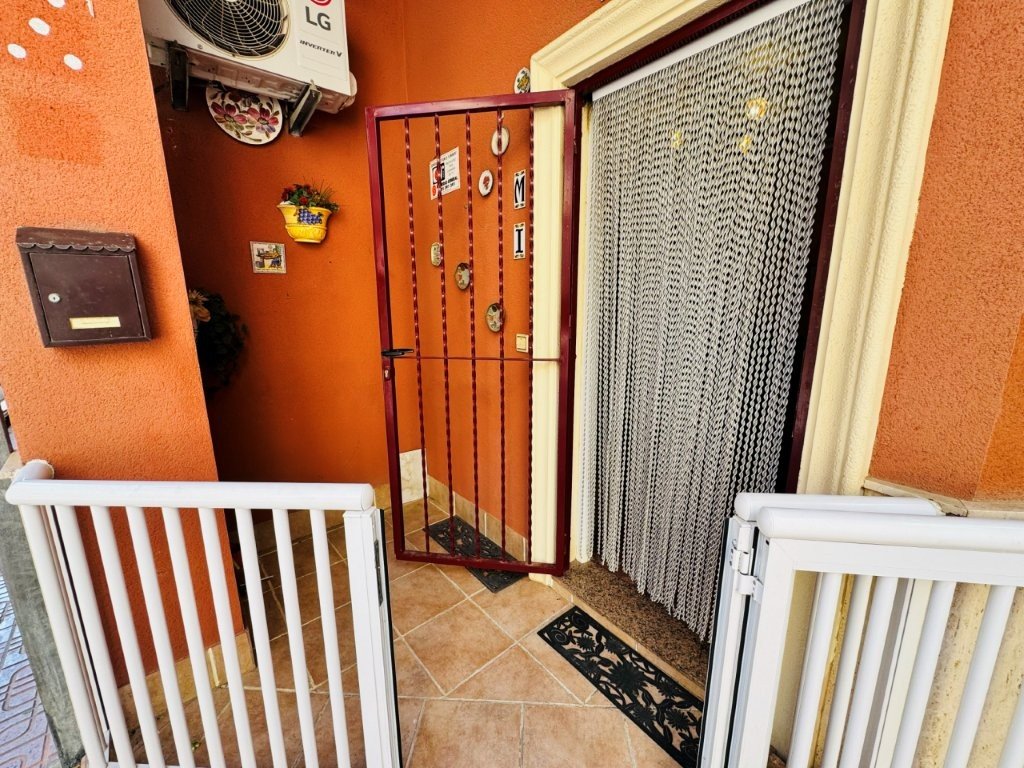 Appartement au rez-de-chaussée avec 2 chambres et 1 salle de bains, à seulement 200 m de la plage de La Mata