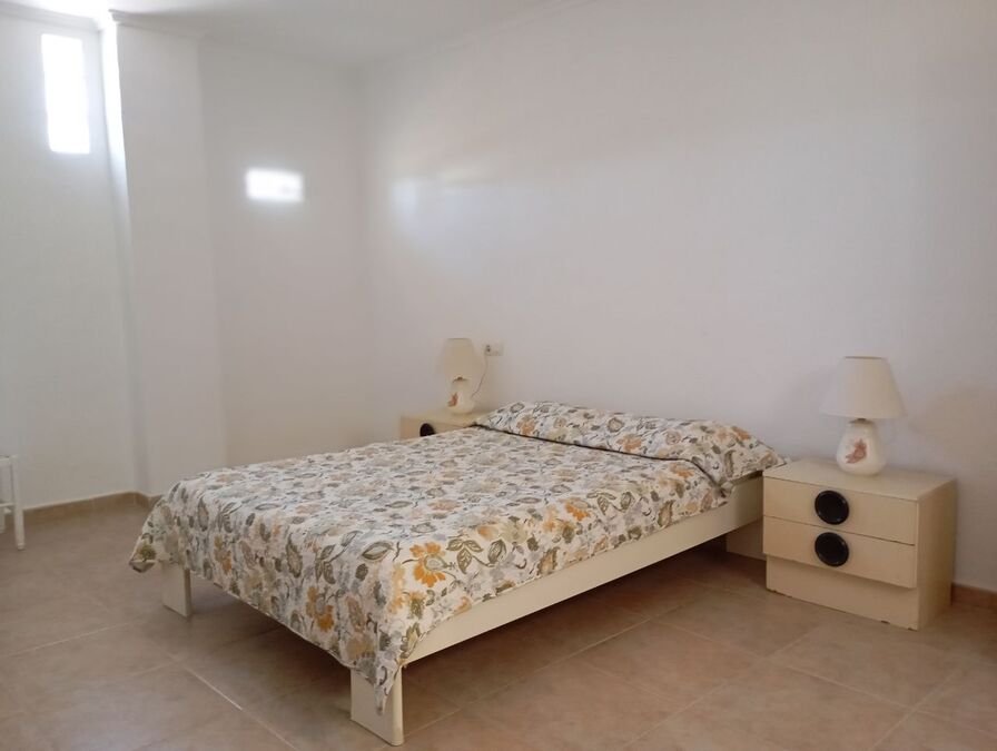 Villa avec 4 chambres, 3 salles de bains et une piscine privée, située à la périphérie de Daya Nueva