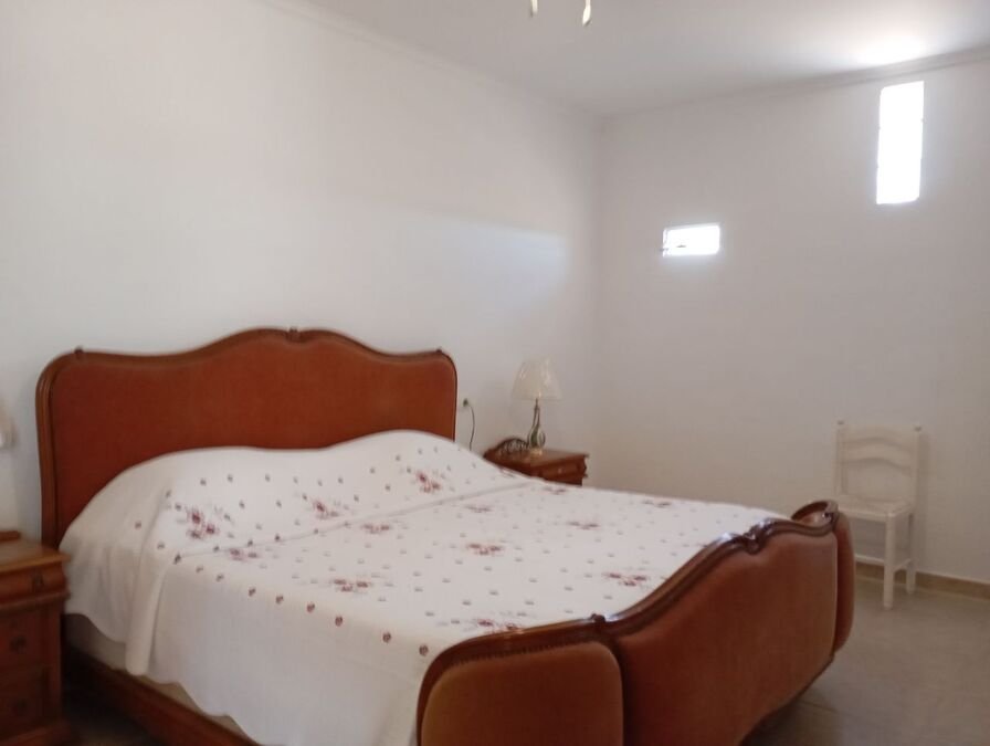 Villa avec 4 chambres, 3 salles de bains et une piscine privée, située à la périphérie de Daya Nueva