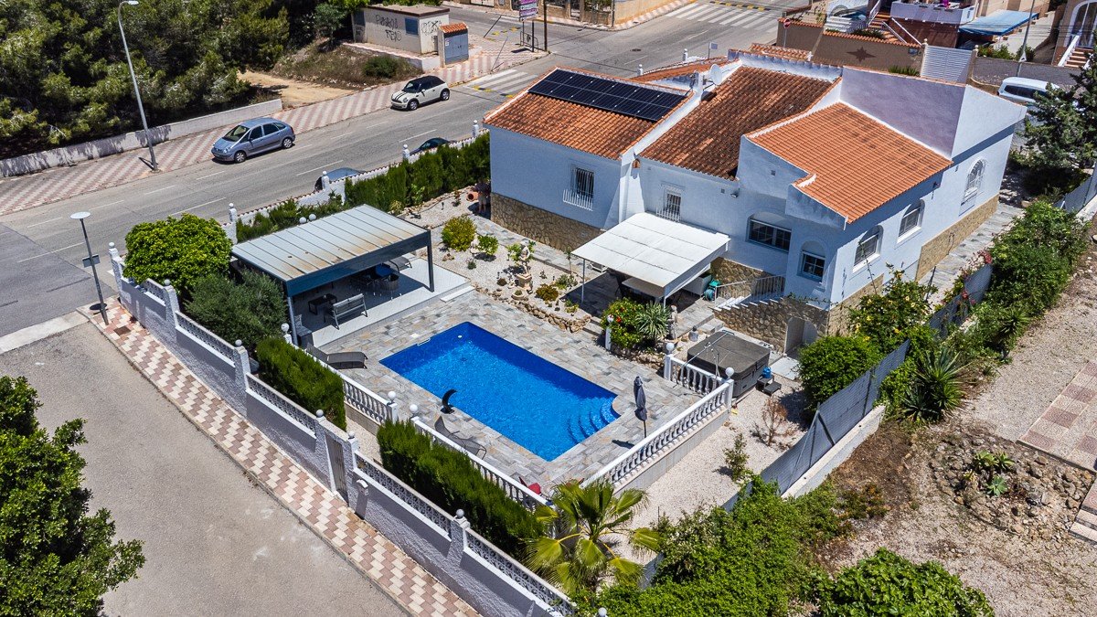 San Fulgencio: Villa andalouse exclusive avec piscine privée à La Marina - un luxe absolu sous le soleil espagnol 