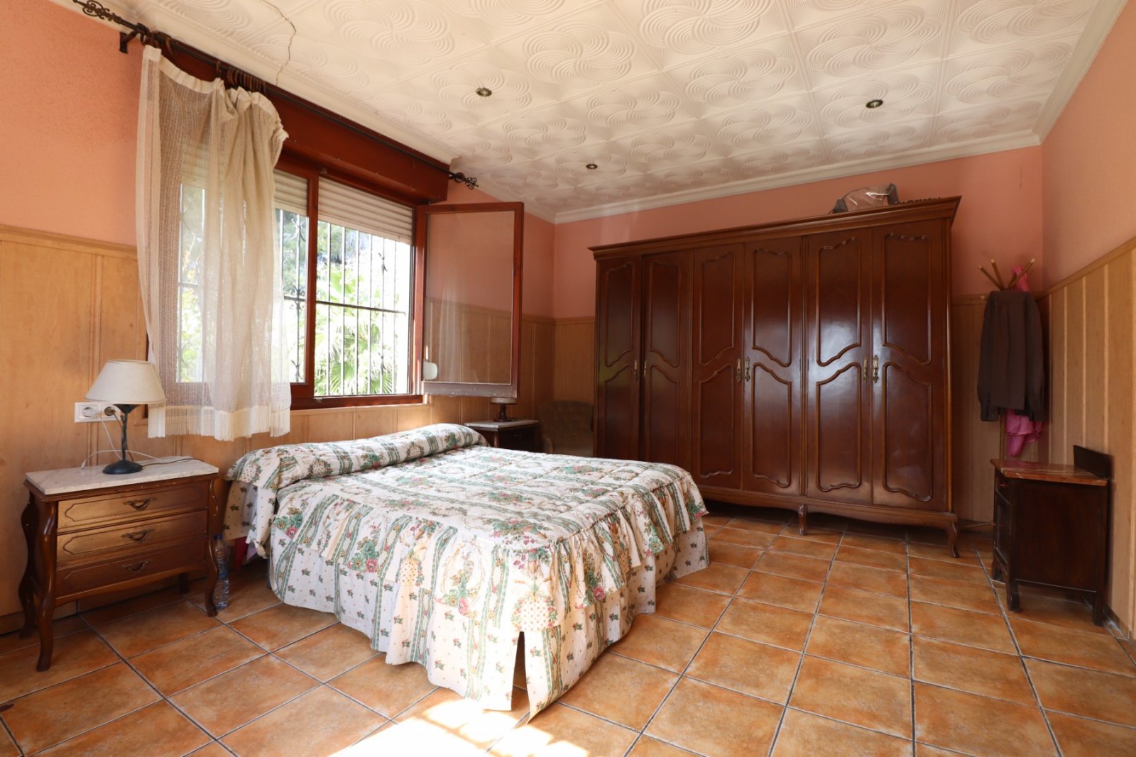 Freistehendes Haus mit 5 Schlafzimmern, 2 Bädern, Garage und schönem Ausblick