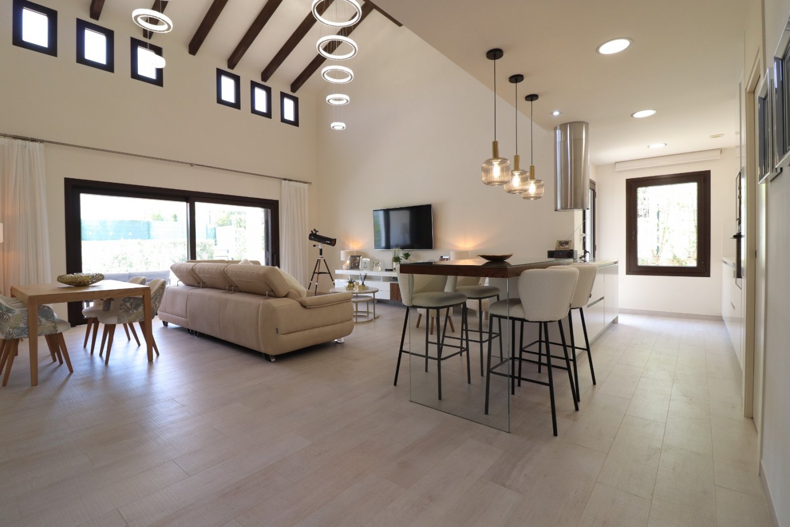 Villa exclusive comprenant 3 chambres, 2 salles de bains et une piscine commune au La Finca Golf Resort