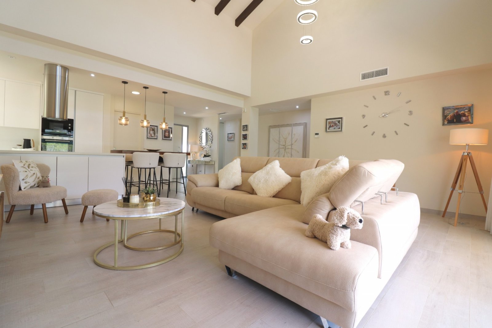 Villa exclusive comprenant 3 chambres, 2 salles de bains et une piscine commune au La Finca Golf Resort