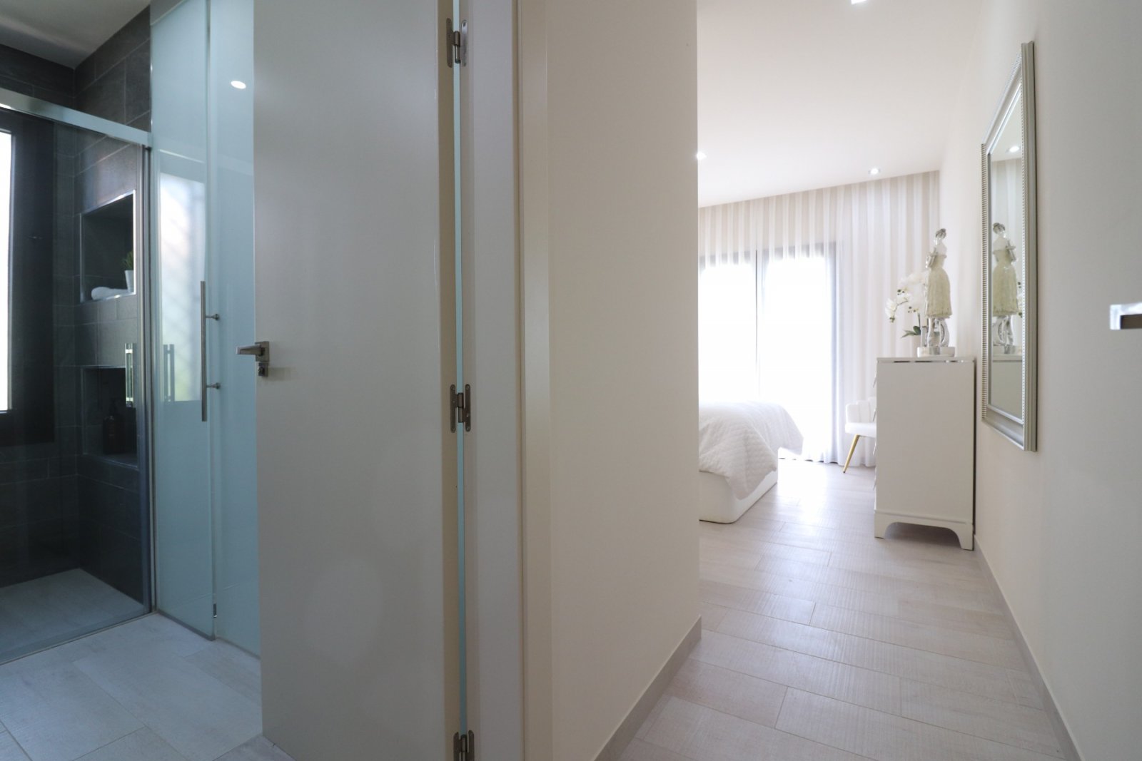 Villa exclusive comprenant 3 chambres, 2 salles de bains et une piscine commune au La Finca Golf Resort
