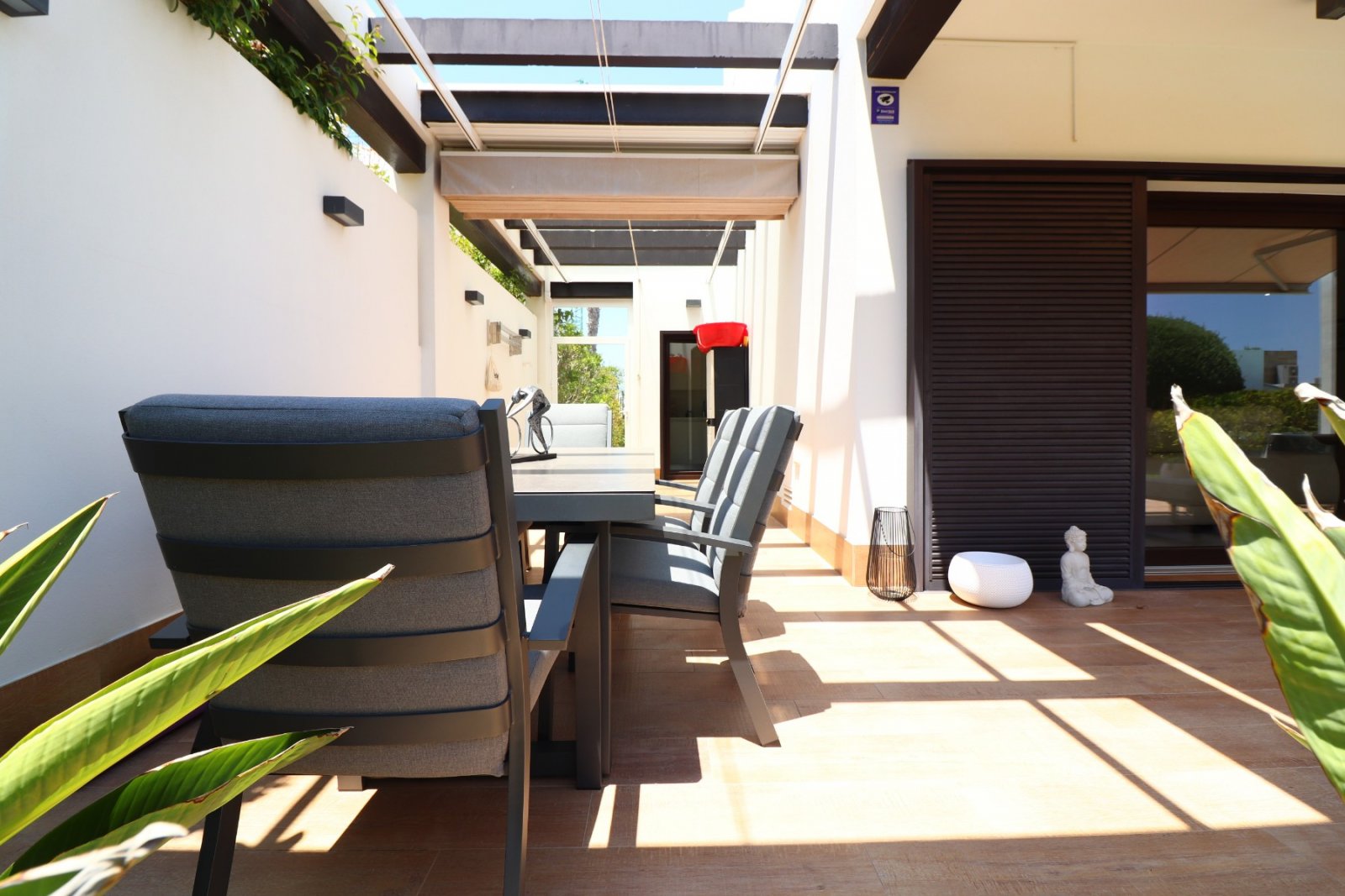 Villa exclusive comprenant 3 chambres, 2 salles de bains et une piscine commune au La Finca Golf Resort