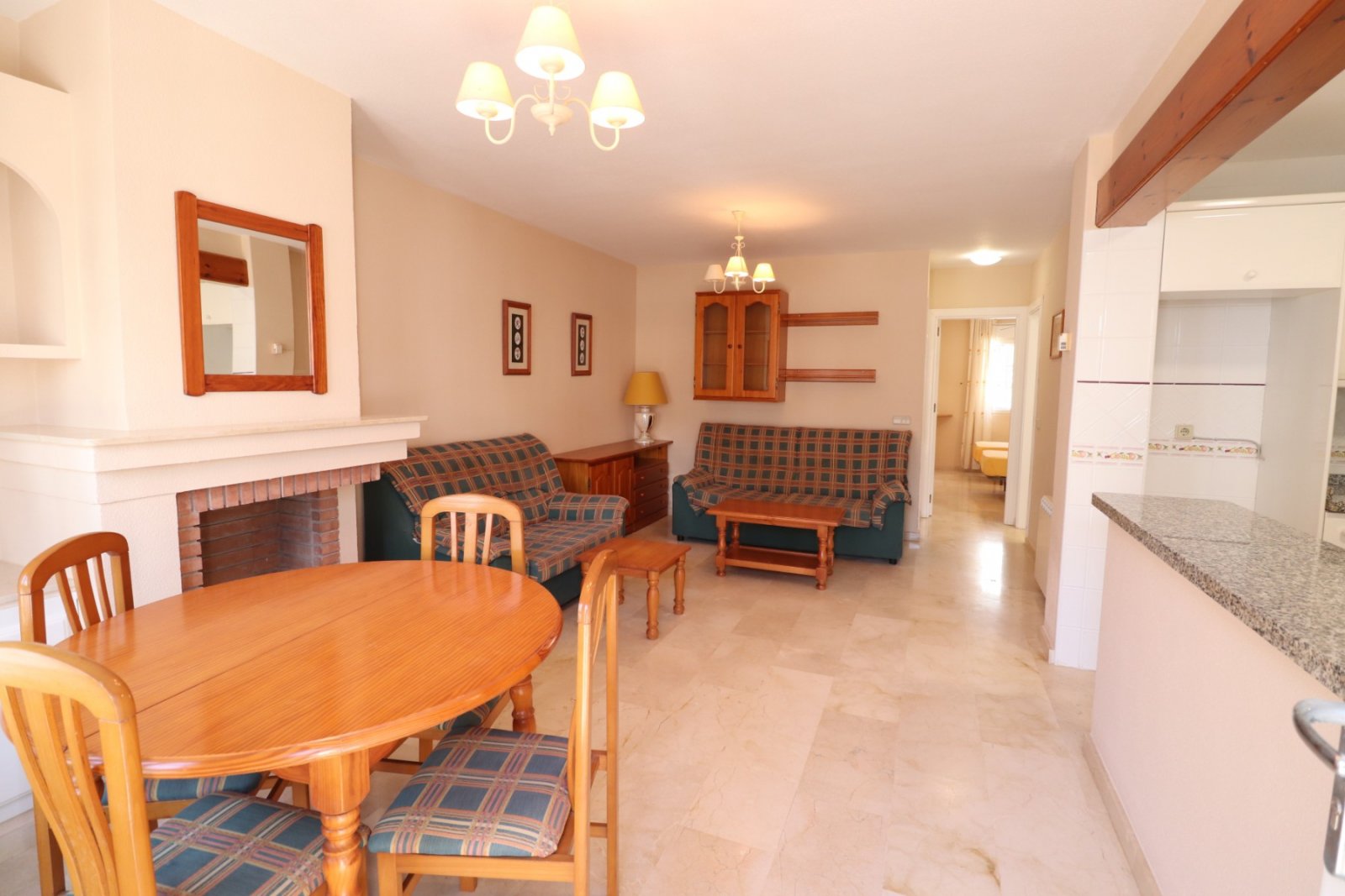 Bungalow de deux chambres avec solarium privé et piscine commune