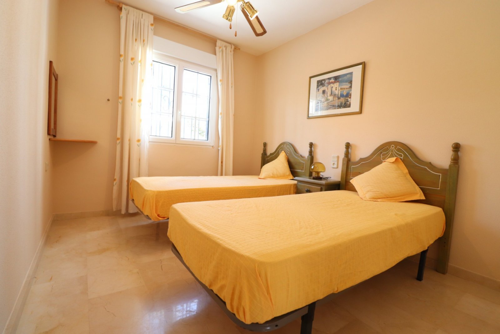 Bungalow de deux chambres avec solarium privé et piscine commune