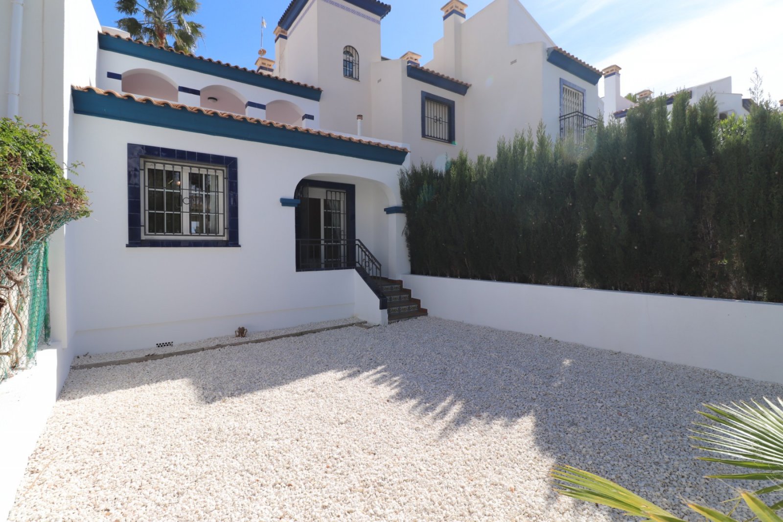 Bungalow de deux chambres avec solarium privé et piscine commune