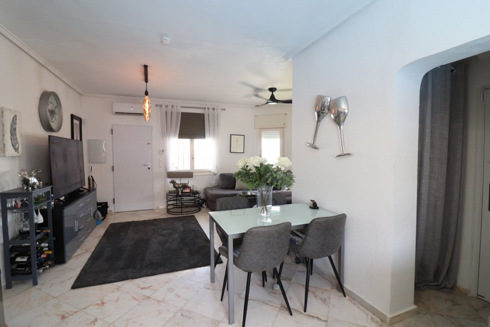 Villa individuelle avec 2 chambres et 1 salle de bains à Las Filipinas