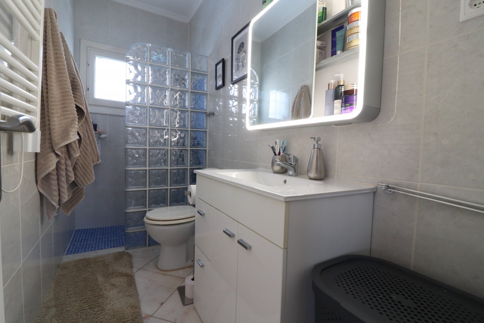Villa individuelle avec 2 chambres et 1 salle de bains à Las Filipinas
