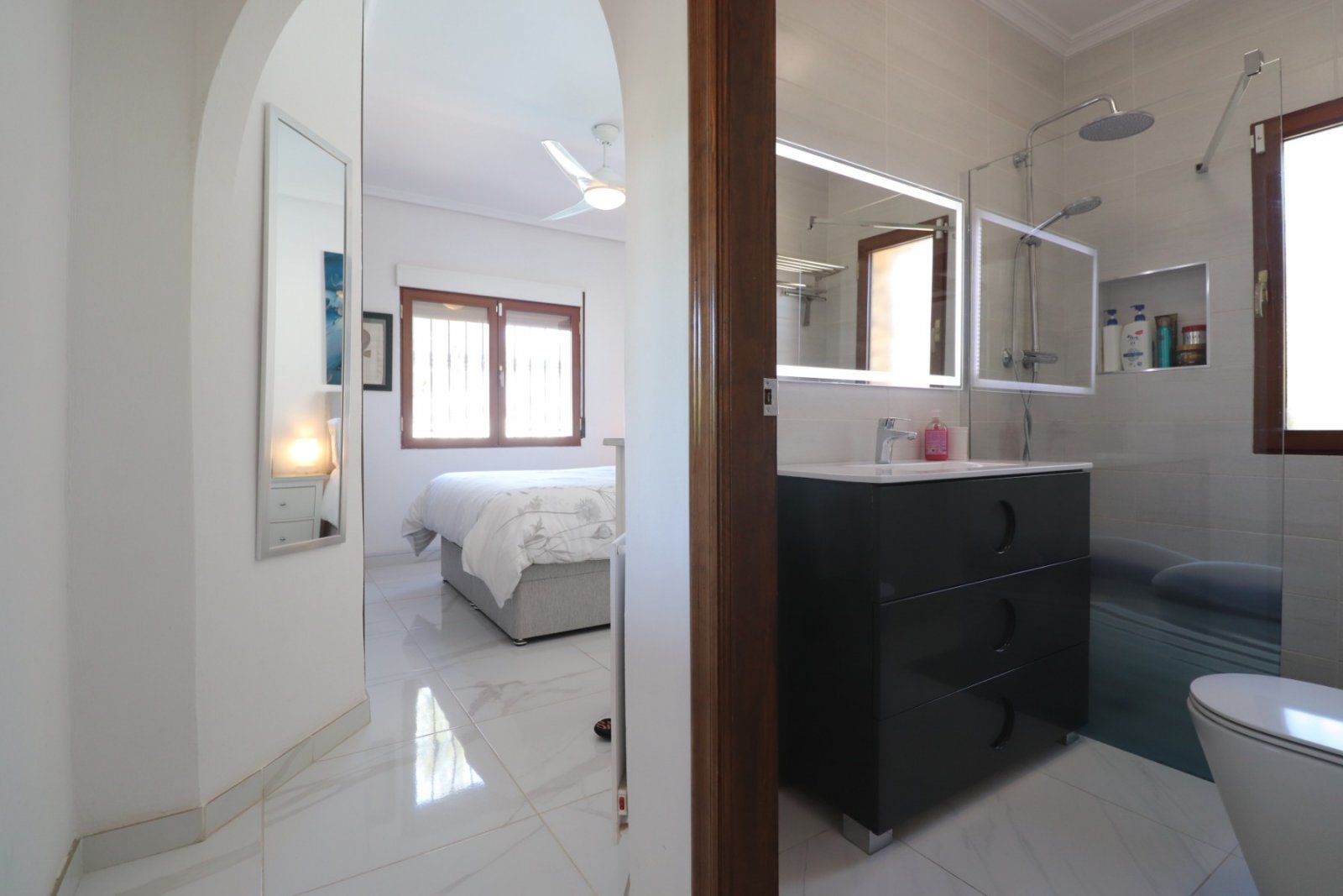 Villa de 3 chambres, 2 salles de bains et piscine privée à Fincas de La Vega