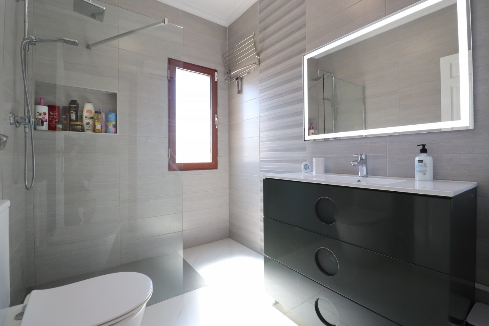 Villa de 3 chambres, 2 salles de bains et piscine privée à Fincas de La Vega