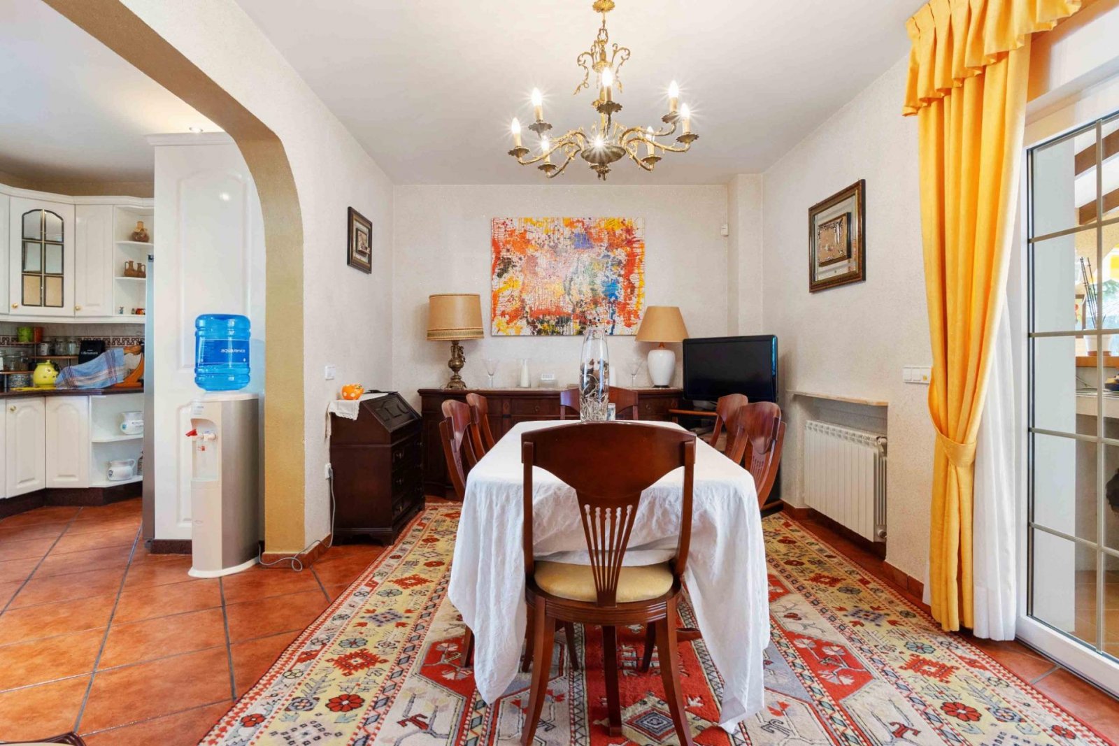 Magnifique villa comprenant 3 chambres, 4 salles de bains, une salle de sport, un sauna, un garage et une piscine privée, à seulement 1 km de la plage