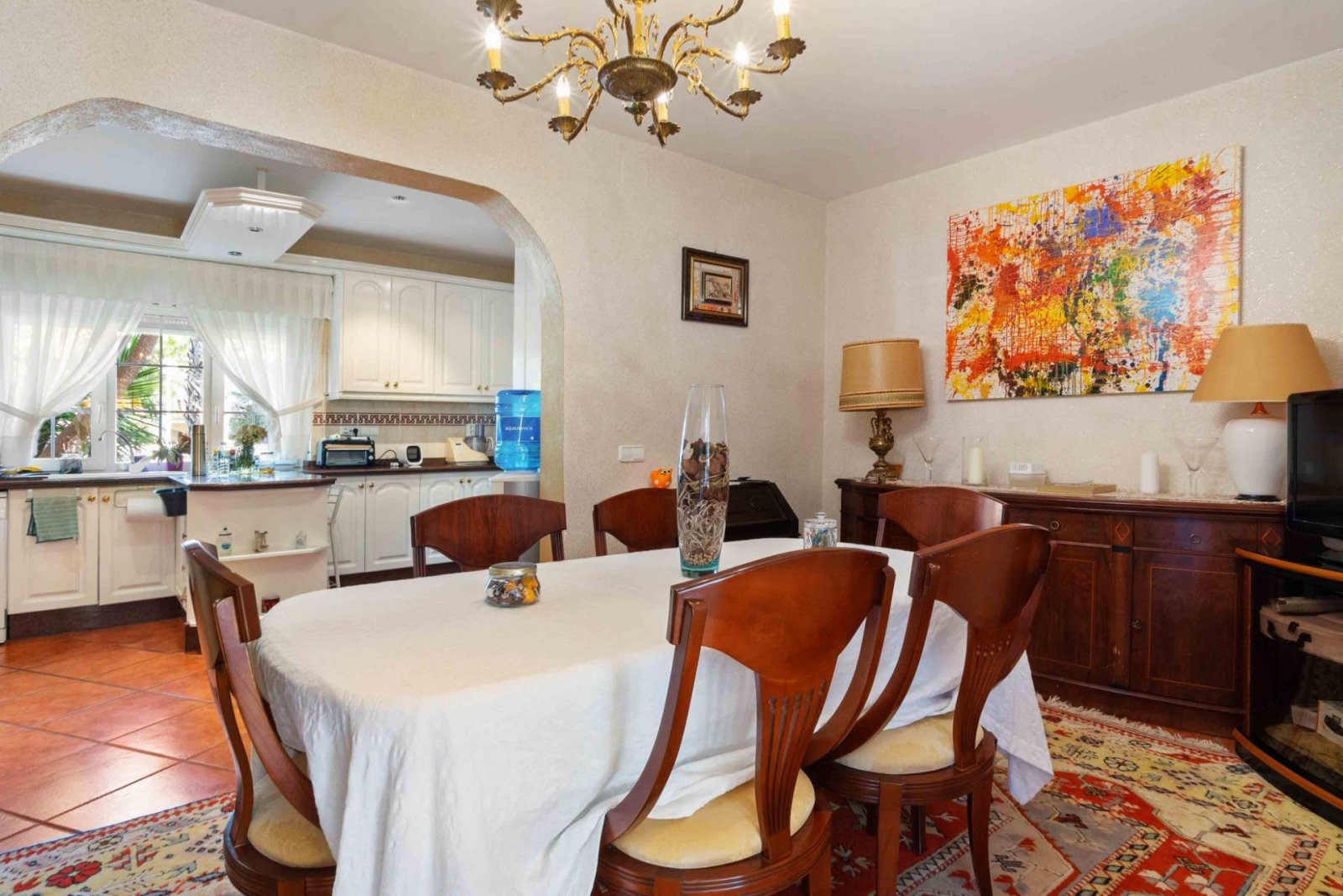 Magnifique villa comprenant 3 chambres, 4 salles de bains, une salle de sport, un sauna, un garage et une piscine privée, à seulement 1 km de la plage