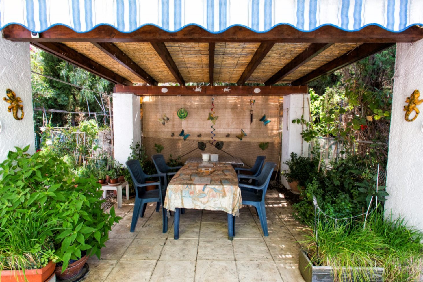 Villa avec un appartement pour invités, piscine à eau salée, panneaux solaires, vue sur la Bernia et emplacement calme près de la plage
