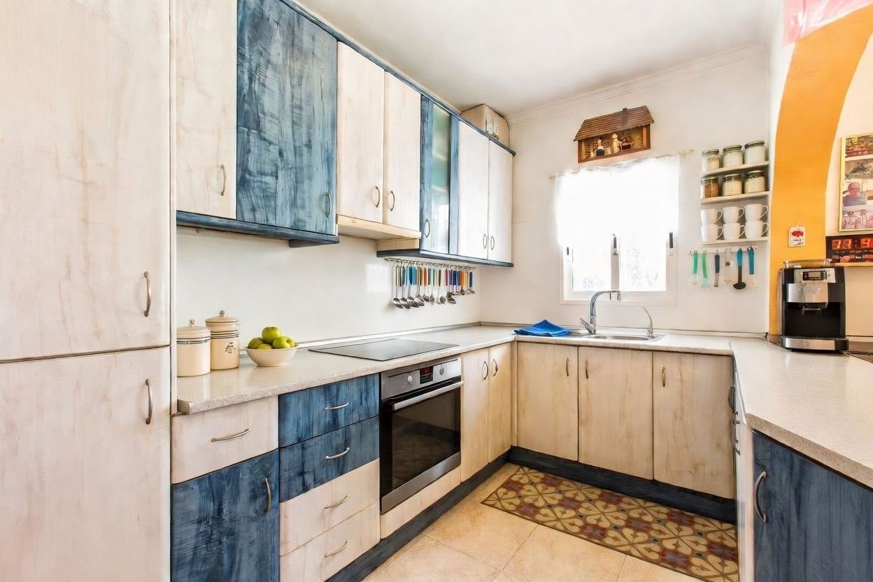 Villa avec un appartement pour invités, piscine à eau salée, panneaux solaires, vue sur la Bernia et emplacement calme près de la plage