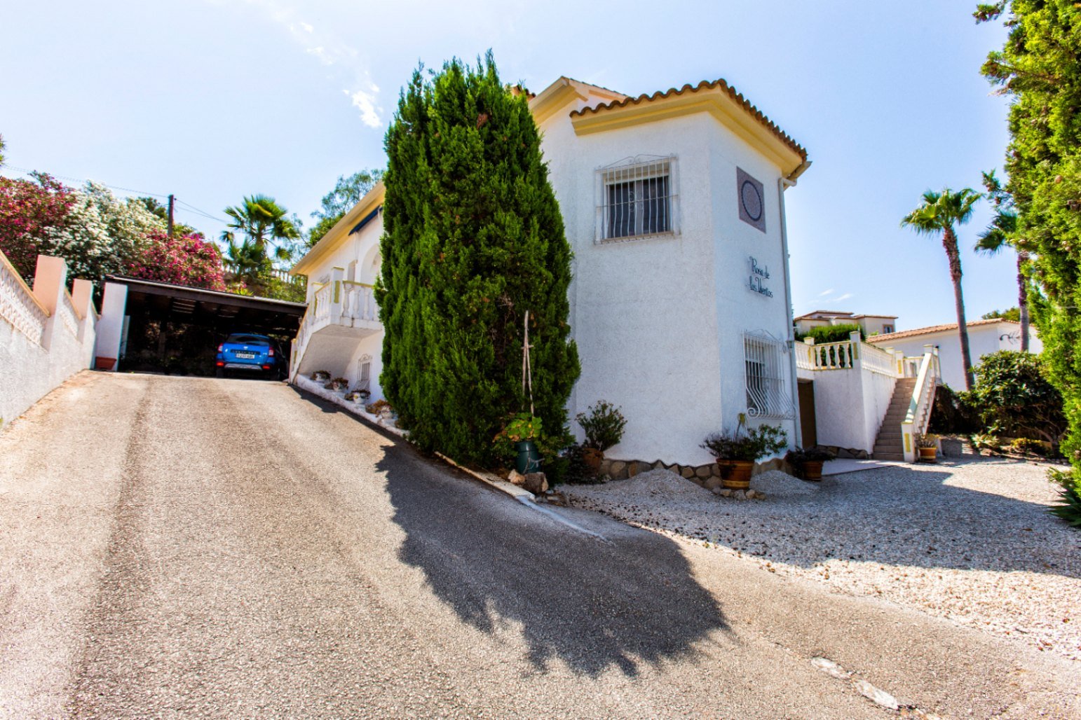 Villa avec un appartement pour invités, piscine à eau salée, panneaux solaires, vue sur la Bernia et emplacement calme près de la plage