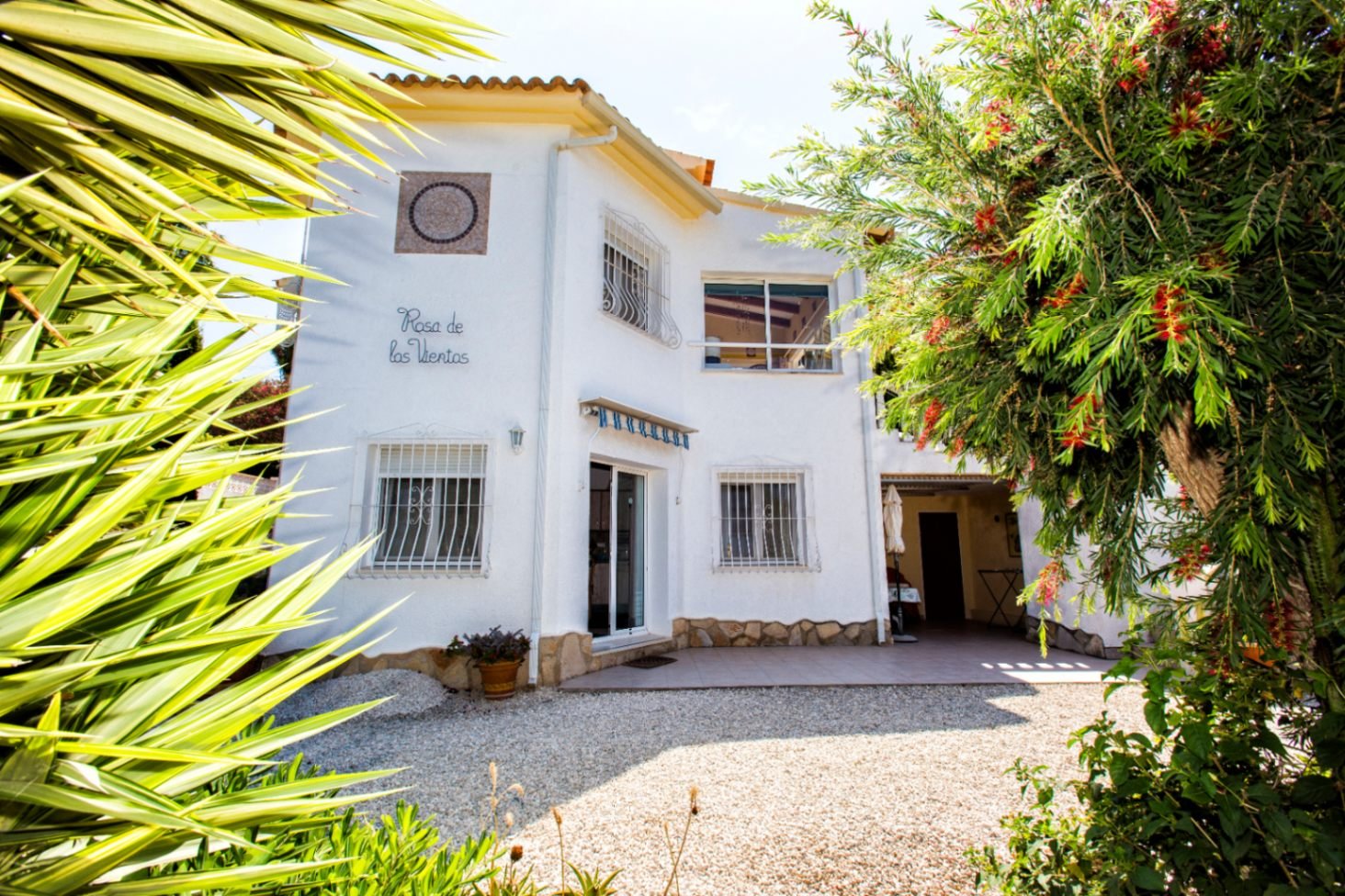 Villa avec un appartement pour invités, piscine à eau salée, panneaux solaires, vue sur la Bernia et emplacement calme près de la plage