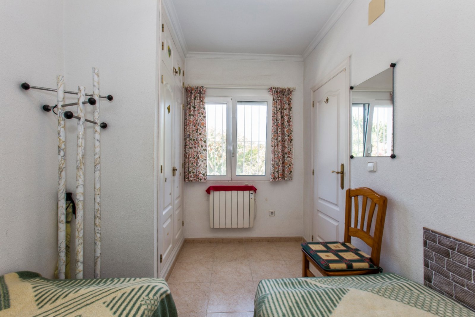Villa avec un appartement pour invités, piscine à eau salée, panneaux solaires, vue sur la Bernia et emplacement calme près de la plage