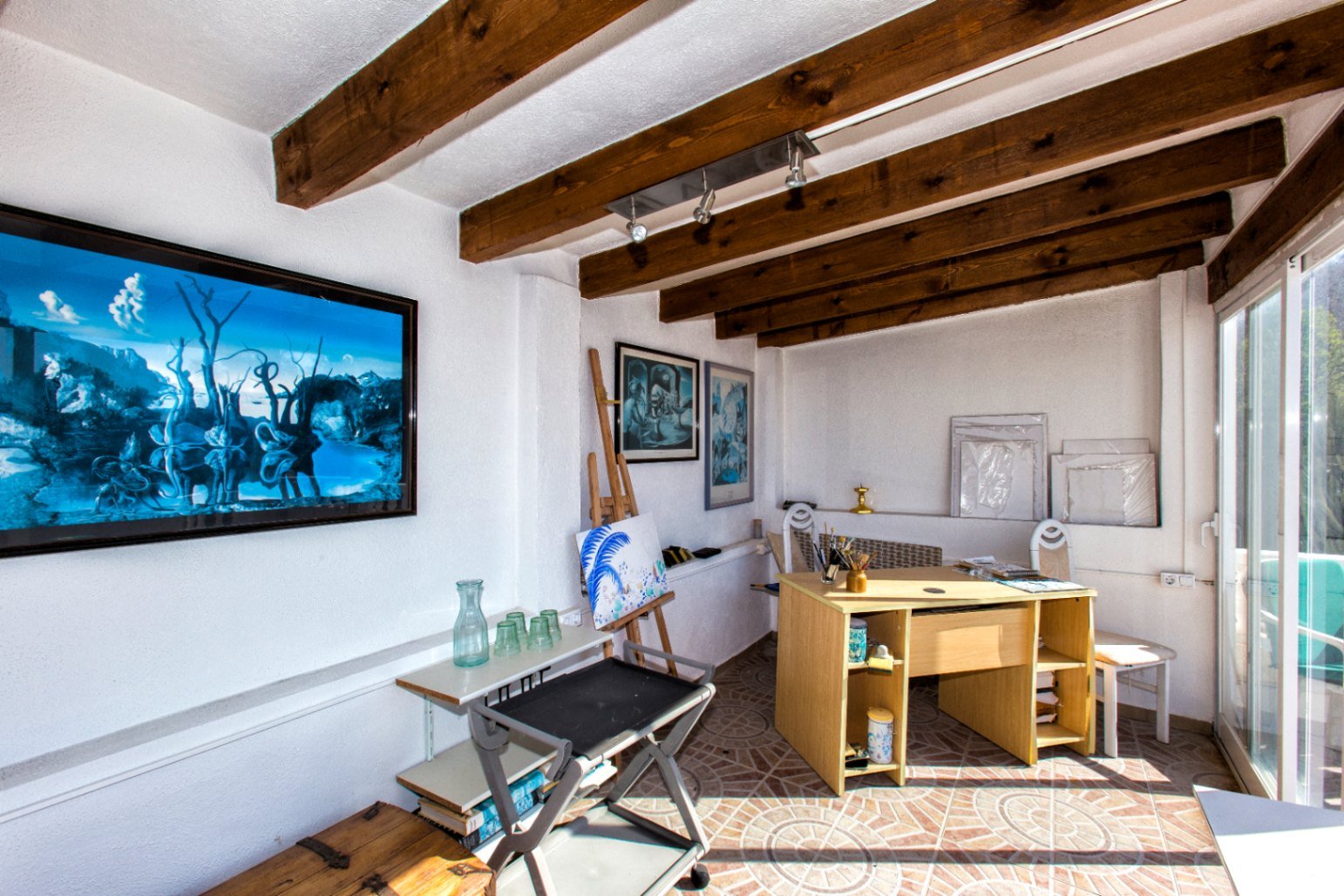 Villa traditionnelle et spacieuse avec piscine privée, garage et terrasse sur le toit avec vue sur la mer