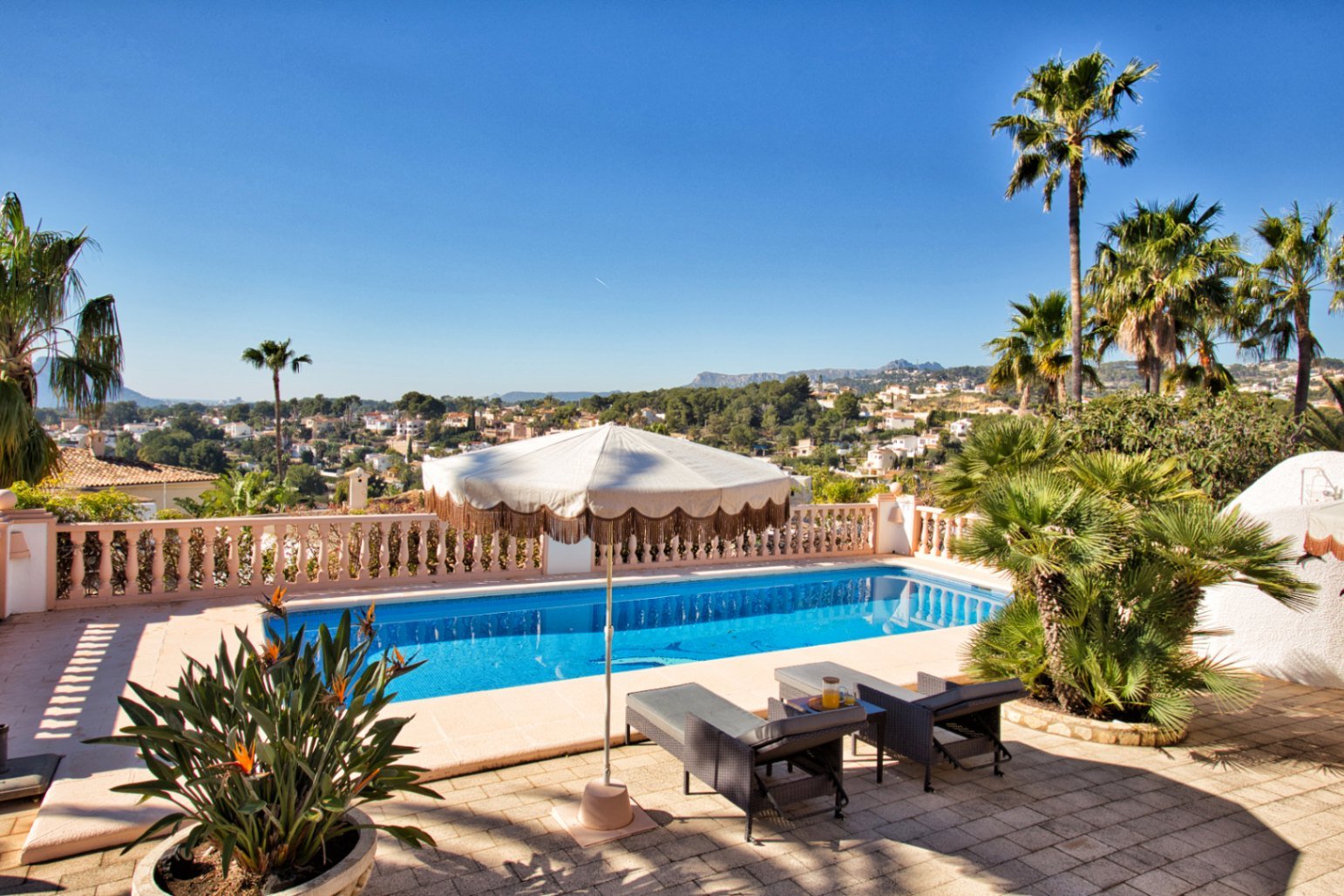 Villa individuelle avec vue sur la mer, piscine et 3 chambres à San Jaime