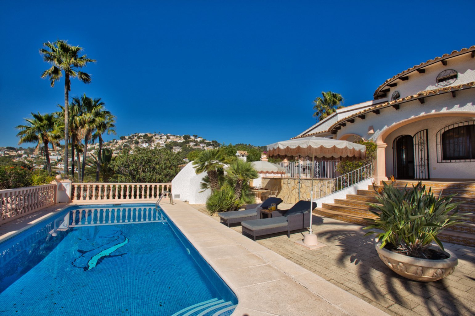 Villa individuelle avec vue sur la mer, piscine et 3 chambres à San Jaime