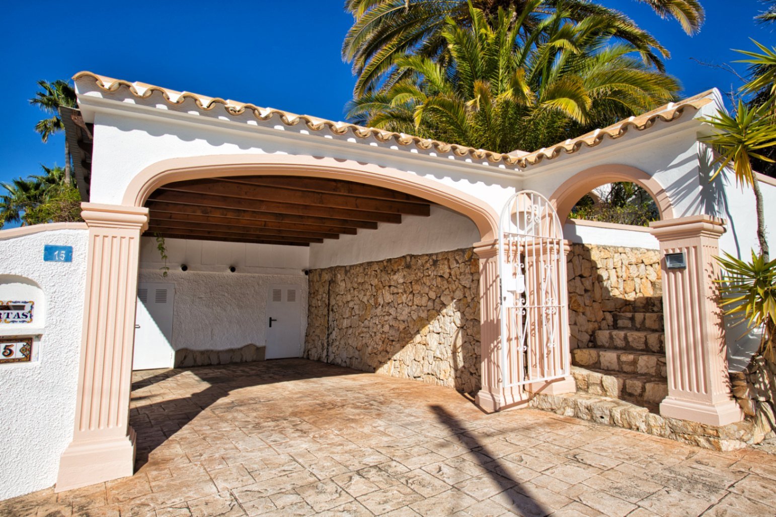 Villa individuelle avec vue sur la mer, piscine et 3 chambres à San Jaime