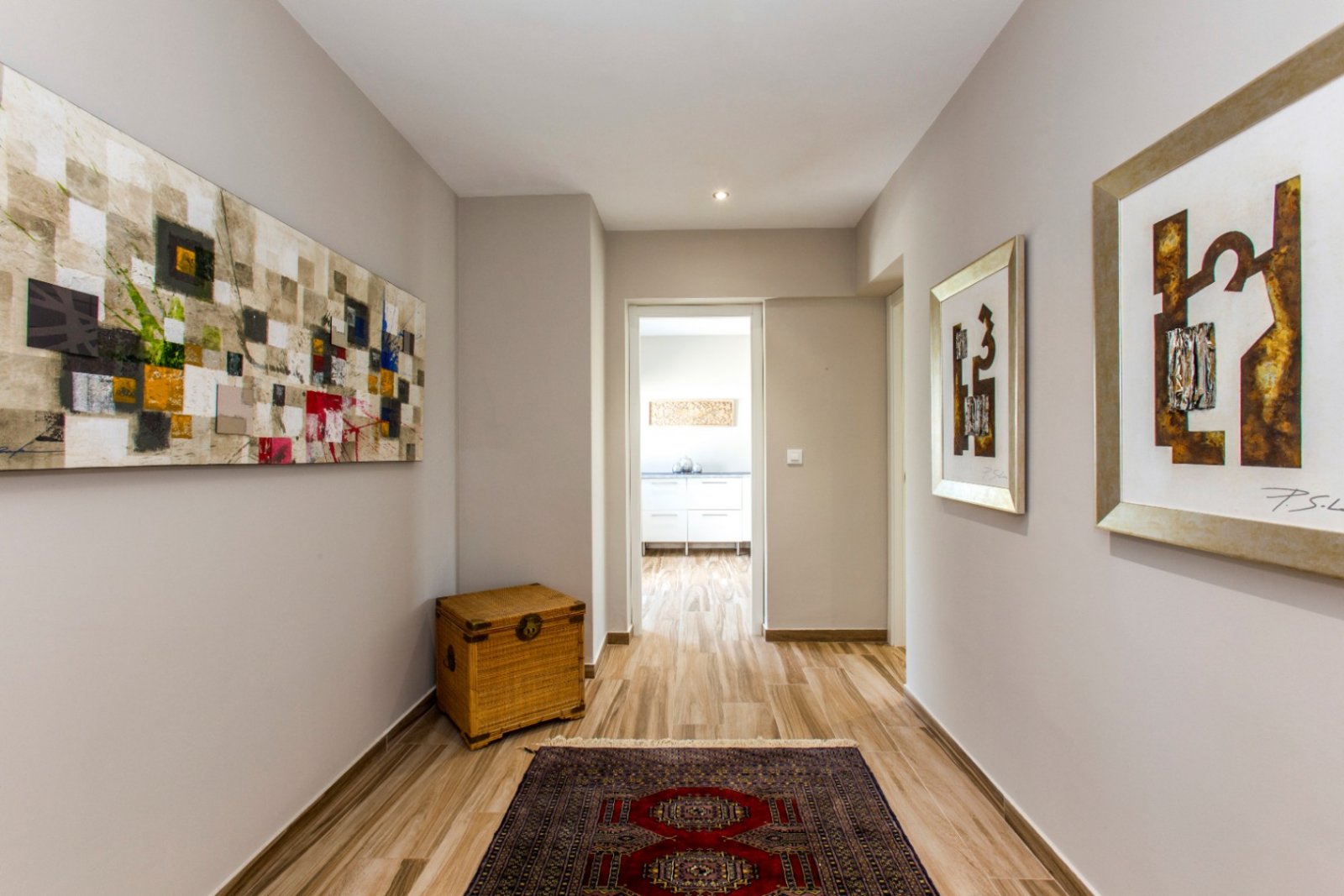 Villa rénovée avec style avec vue sur la mer, exposition sud, grande piscine, cuisine d'été, chauffage au sol, panneaux solaires et finitions de luxe