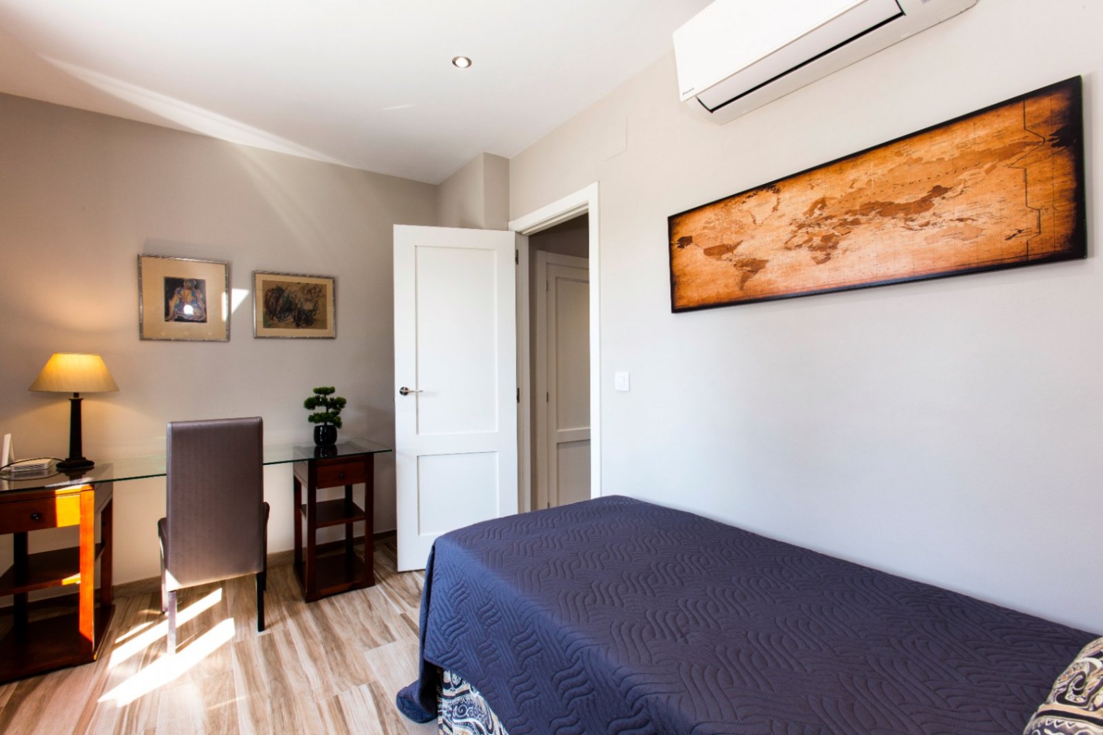 Villa rénovée avec style avec vue sur la mer, exposition sud, grande piscine, cuisine d'été, chauffage au sol, panneaux solaires et finitions de luxe