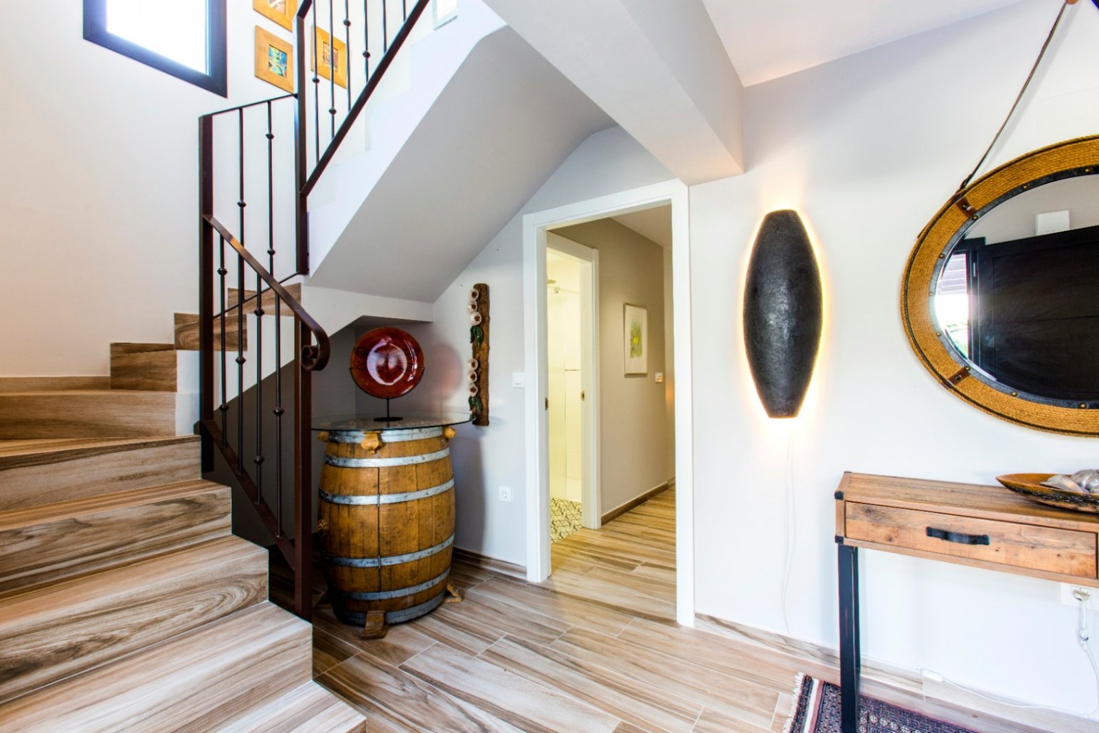 Villa rénovée avec style avec vue sur la mer, exposition sud, grande piscine, cuisine d'été, chauffage au sol, panneaux solaires et finitions de luxe